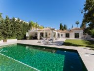 Villa for sale in La Cerquilla, Nueva Andalucia