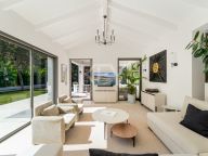 Villa for sale in La Cerquilla, Nueva Andalucia