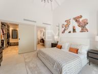 Villa for sale in La Cerquilla, Nueva Andalucia