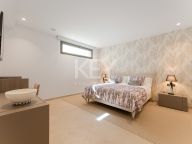 Villa for sale in La Cerquilla, Nueva Andalucia