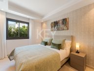 Villa for sale in La Cerquilla, Nueva Andalucia