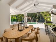 Villa for sale in La Cerquilla, Nueva Andalucia