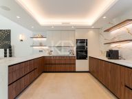 Villa for sale in La Cerquilla, Nueva Andalucia