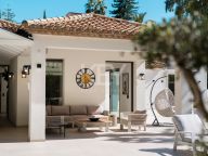 Villa for sale in La Cerquilla, Nueva Andalucia