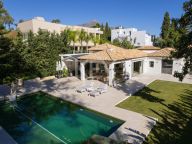 Villa for sale in La Cerquilla, Nueva Andalucia