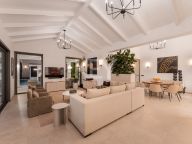 Villa for sale in La Cerquilla, Nueva Andalucia