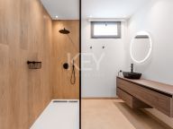 Villa for sale in La Cerquilla, Nueva Andalucia