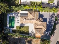 Villa for sale in La Cerquilla, Nueva Andalucia