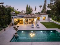 Villa for sale in La Cerquilla, Nueva Andalucia