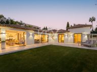 Villa for sale in La Cerquilla, Nueva Andalucia