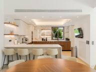 Villa for sale in La Cerquilla, Nueva Andalucia