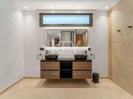 Villa for sale in La Cerquilla, Nueva Andalucia