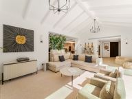 Villa for sale in La Cerquilla, Nueva Andalucia