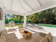 Villa for sale in La Cerquilla, Nueva Andalucia