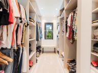 Villa for sale in La Cerquilla, Nueva Andalucia