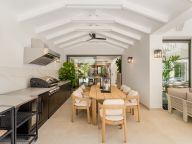 Villa for sale in La Cerquilla, Nueva Andalucia