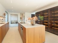 Villa for sale in El Paraiso, Estepona