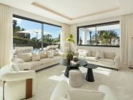 Villa for sale in El Paraiso, Estepona