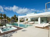 Villa for sale in El Paraiso, Estepona