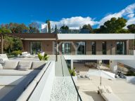 Villa for sale in El Paraiso, Estepona