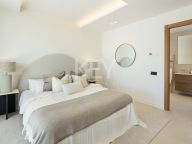 Villa for sale in El Paraiso, Estepona