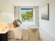 Villa for sale in El Paraiso, Estepona