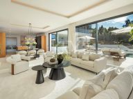 Villa for sale in El Paraiso, Estepona