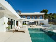 Villa for sale in El Paraiso, Estepona