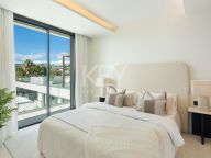 Villa for sale in El Paraiso, Estepona