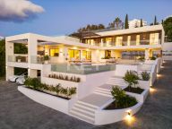 Villa for sale in El Paraiso, Estepona