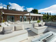 Villa for sale in El Paraiso, Estepona