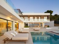 Villa for sale in El Paraiso, Estepona