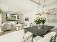 Villa for sale in El Paraiso, Estepona