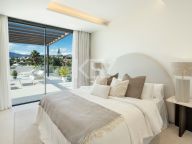 Villa for sale in El Paraiso, Estepona