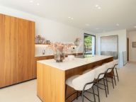 Villa for sale in El Paraiso, Estepona