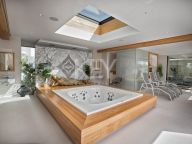 Villa en venta en El Paraiso, Estepona