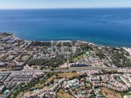 Villa en venta en El Paraiso, Estepona