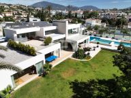 Villa en venta en El Paraiso, Estepona