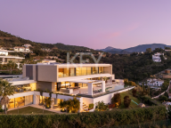 Villa en venta en El Madroñal, Benahavis
