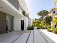 Villa for sale in El Madroñal, Benahavis