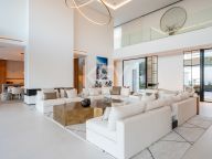 Villa for sale in El Madroñal, Benahavis