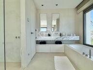 Apartment for sale in La Quinta, Benahavis