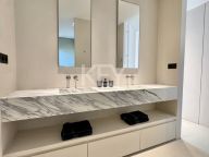 Apartment for sale in La Quinta, Benahavis