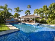 Villa for sale in Aloha, Nueva Andalucia