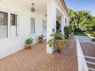 Villa for sale in Aloha, Nueva Andalucia