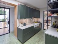 Villa for sale in Aloha, Nueva Andalucia