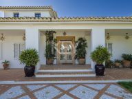 Villa for sale in Aloha, Nueva Andalucia