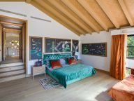 Villa for sale in Aloha, Nueva Andalucia