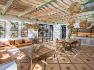 Villa for sale in Aloha, Nueva Andalucia