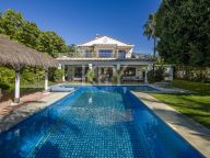Villa for sale in Aloha, Nueva Andalucia
